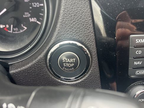 Used 2017 Nissan Rogue SL FWD image 25