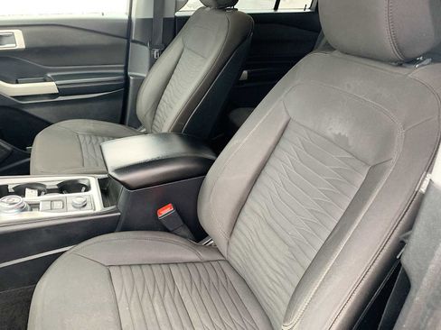 Used 2020 Ford Explorer XLT image 18