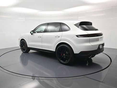Certified 2026 Porsche Cayenne S AWD/4WD image 3