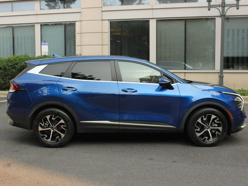 Used 2024 Kia Sportage EX FWD image 6