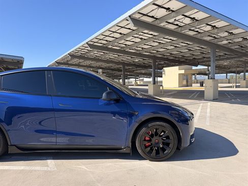 Used 2022 Tesla Model Y Long Range AWD/4WD image 9