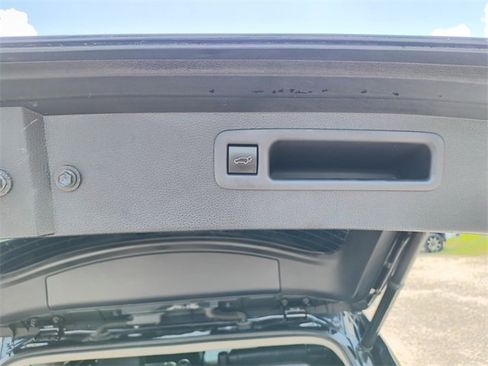 Used 2022 Toyota Highlander XLE image 16