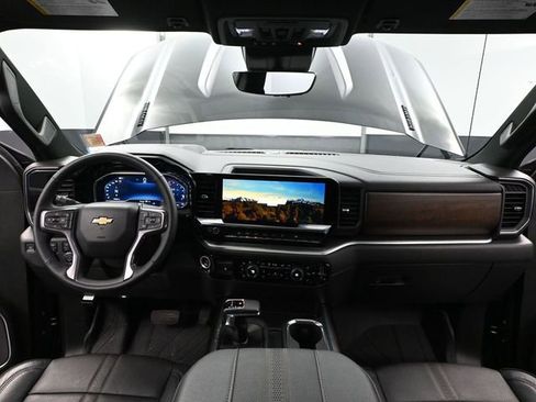Used 2024 Chevrolet Silverado 1500 High Country w/ High Country Premium Package image 31