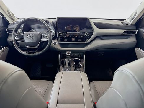 Used 2022 Toyota Highlander Platinum image 3