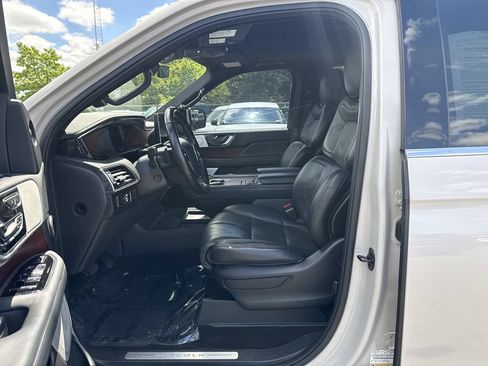 Certified 2023 Lincoln Navigator L Reserve AWD/4WD image 12