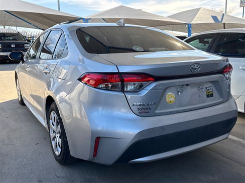 Used 2021 Toyota Corolla LE image 7