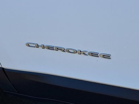 Certified 2019 Jeep Cherokee Limited image 30