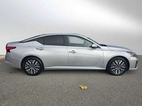 Used 2023 Nissan Altima 2.5 SV image 2