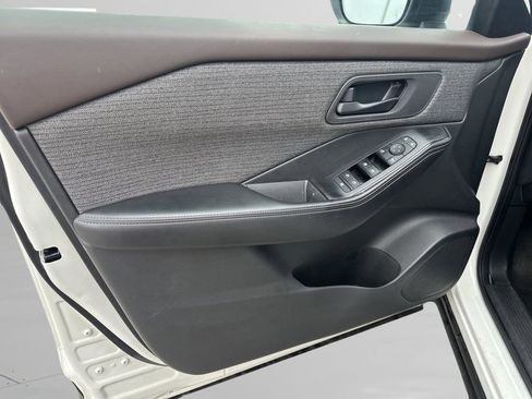 Used 2021 Nissan Rogue S image 9