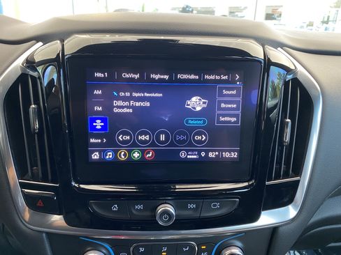 Used 2022 Chevrolet Traverse LT FWD image 3