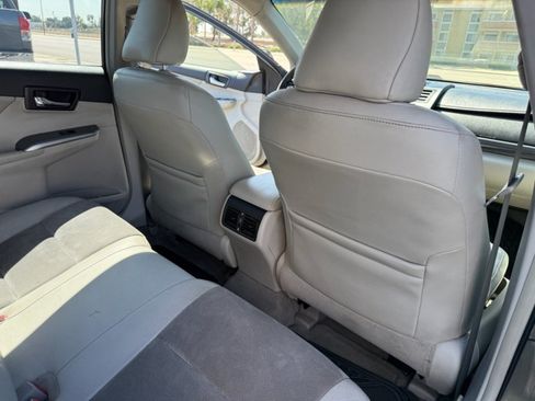 Used 2012 Toyota Camry XLE w/ Leather Pkg FWD image 20