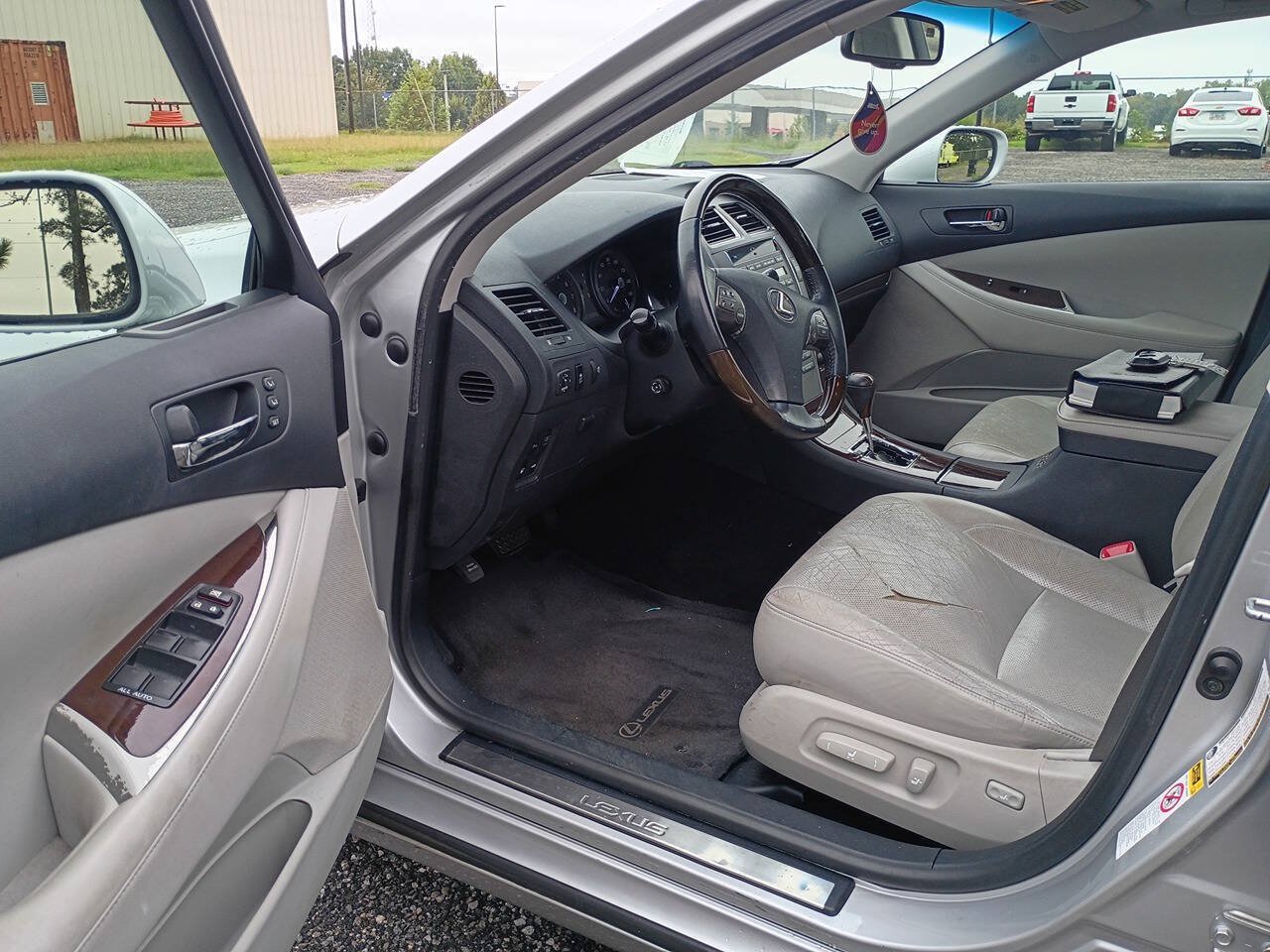 Used 2010 Lexus ES 350 w/ Preferred Accessory Package FWD image 10