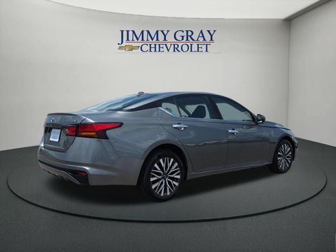 Used 2023 Nissan Altima 2.5 SV FWD image 5
