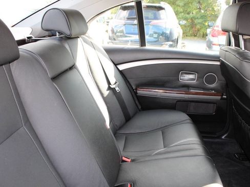 Used 2008 BMW 750i w/ Sport Pkg image 18