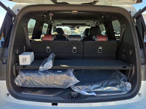 New 2026 INFINITI QX80 Autograph w/ Premium Cargo Package image 9