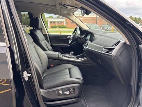 Used 2022 BMW X7 xDrive40i w/ Premium Package image 14