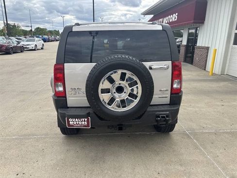 Used 2009 HUMMER H3 Alpha AWD/4WD image 13