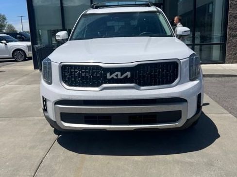 Certified 2024 Kia Telluride EX w/ EX Captain's Chair Package AWD/4WD image 2