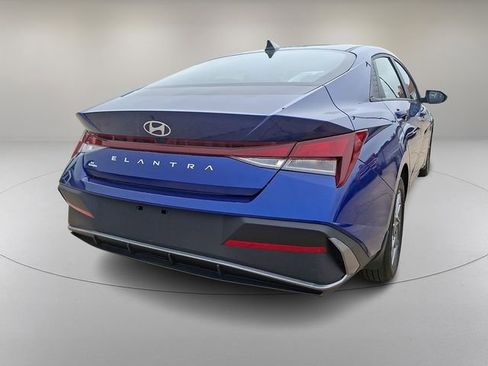 Certified 2024 Hyundai Elantra SEL FWD image 10