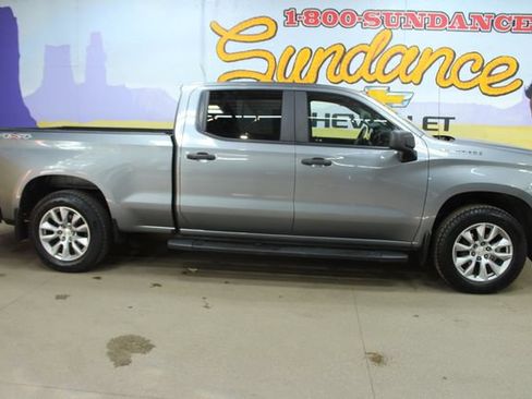 Used 2019 Chevrolet Silverado 1500 Custom w/ Custom Value Package AWD/4WD image 1