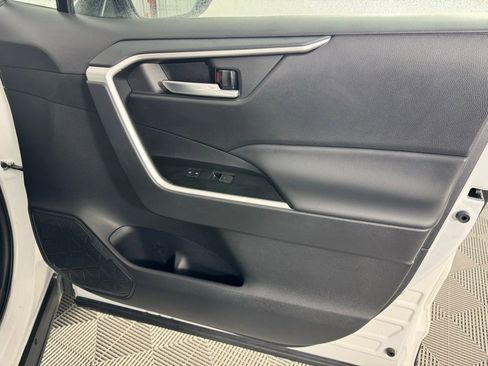 Used 2025 Toyota RAV4 XLE AWD/4WD image 29