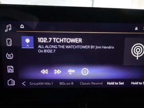 Used 2025 Chevrolet Trax LT FWD image 15