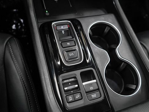 Used 2025 Honda Pilot Touring image 23