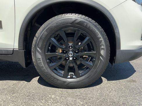 Used 2017 Nissan Rogue SV FWD image 25