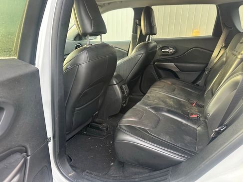 Used 2019 Jeep Cherokee Limited image 12