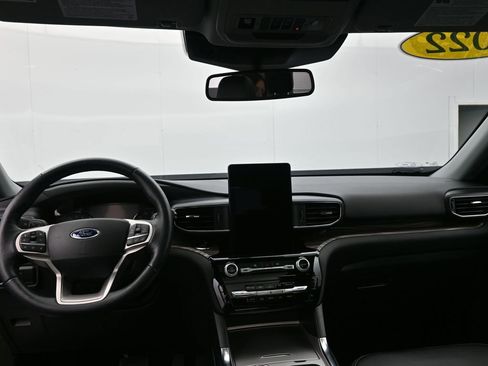 Used 2022 Ford Explorer Limited w/ Limited Technology Package image 31