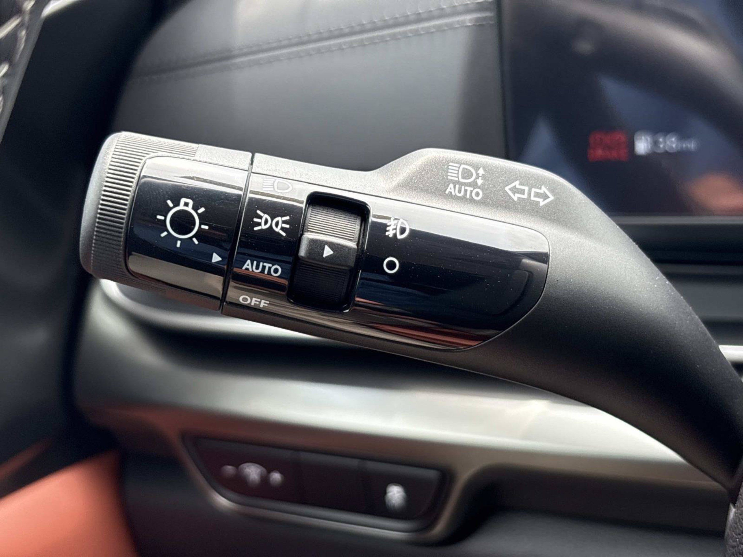 New 2027 Kia Carnival SX w/ Dark Edition Package FWD image 28