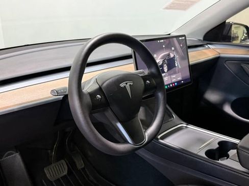 Used 2023 Tesla Model Y Long Range image 12