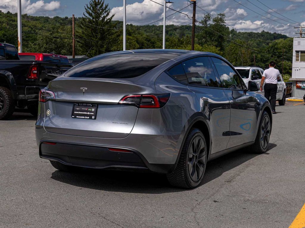 Used 2025 Tesla Model Y Long Range AWD/4WD image 4
