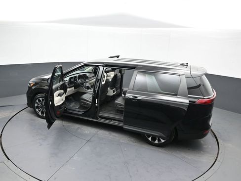 Used 2023 Kia Carnival EX image 44