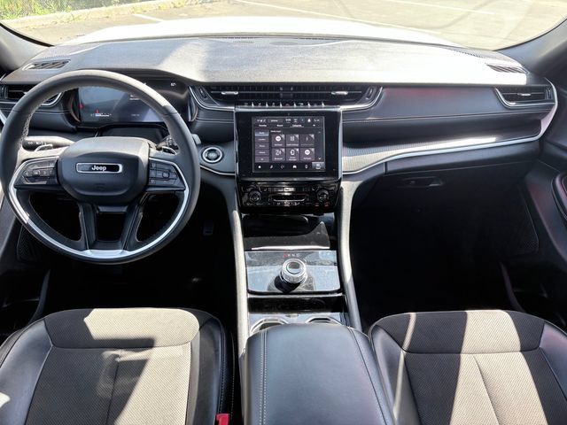 Used 2023 Jeep Grand Cherokee Altitude AWD/4WD image 8