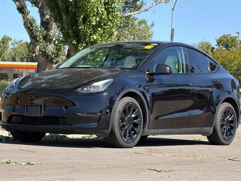 Used 2021 Tesla Model Y Long Range AWD/4WD image 8