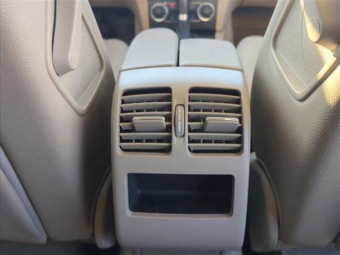 Used 2010 Mercedes-Benz GLK 350 4MATIC image 23