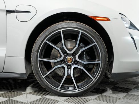 Used 2024 Porsche Taycan 4S w/ Premium Package image 45