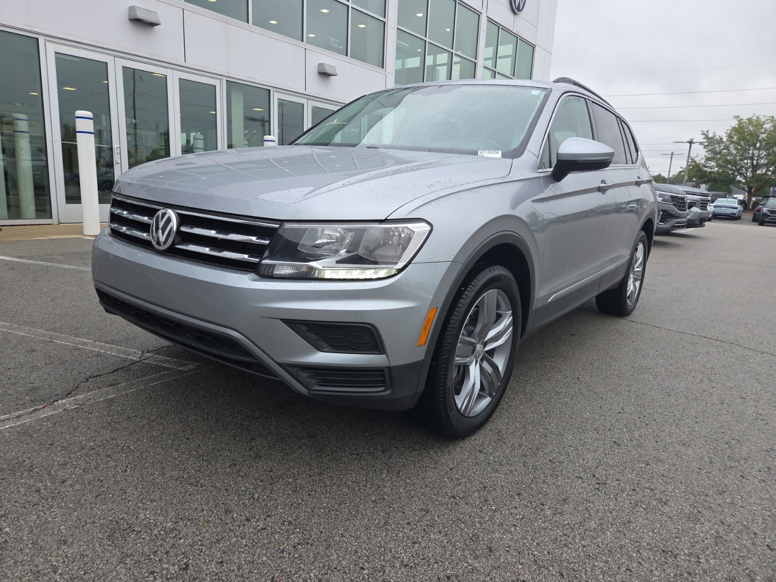 Used 2020 Volkswagen Tiguan SE w/ Panoramic Sunroof Package AWD/4WD image 11