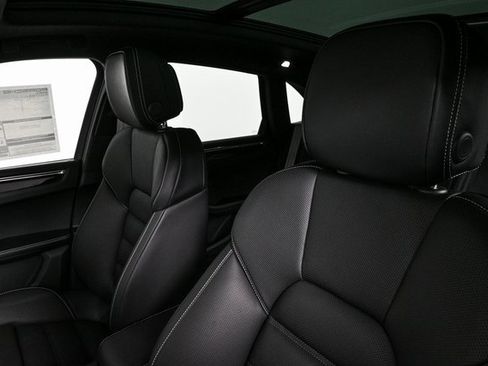 New 2026 Porsche Macan S image 7