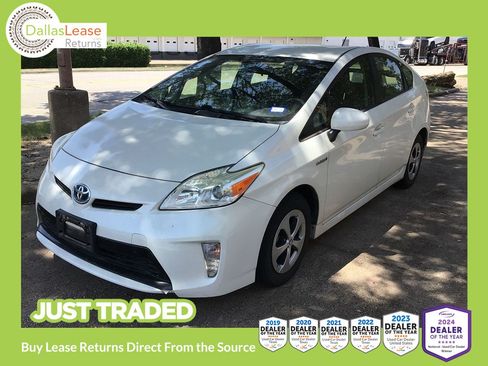 Used 2015 Toyota Prius Two FWD image 1