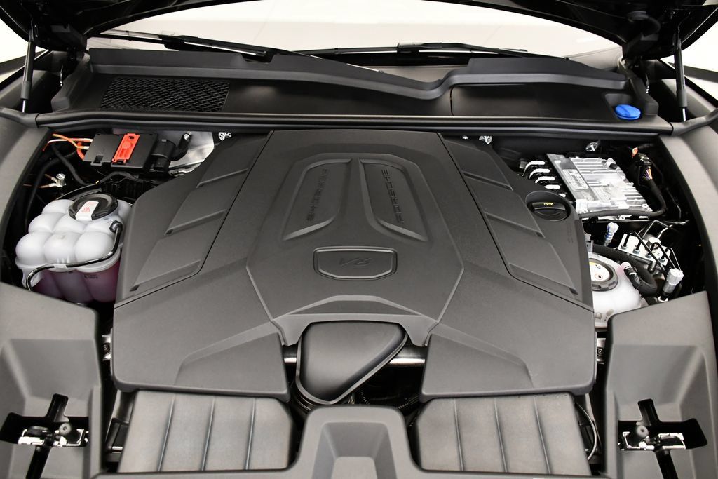 Certified 2025 Porsche Cayenne E-Hybrid Coupe AWD/4WD image 13