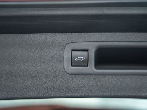 Used 2022 Toyota Highlander XLE AWD/4WD image 10