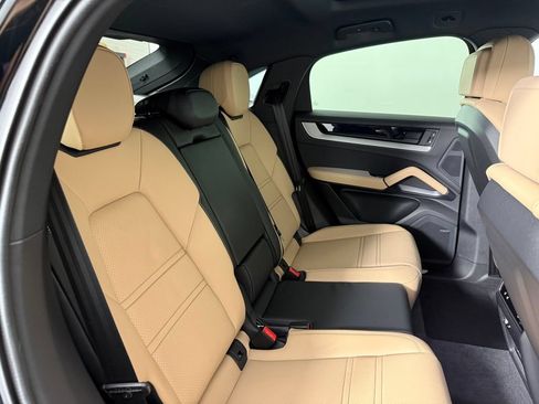 Certified 2026 Porsche Cayenne Coupe AWD/4WD image 18