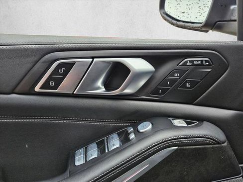 Used 2023 BMW X7 xDrive40i w/ Premium Package image 10