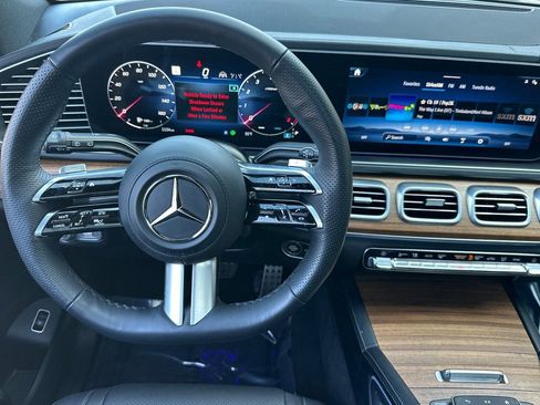 Used 2025 Mercedes-Benz GLS 450 4MATIC image 17