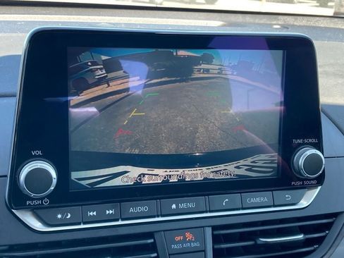 Used 2025 Nissan Altima 2.5 SV image 18