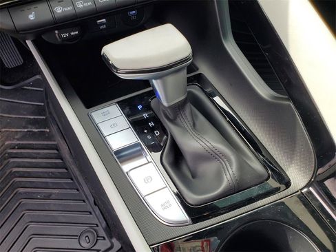 Used 2025 Hyundai Elantra Limited image 30