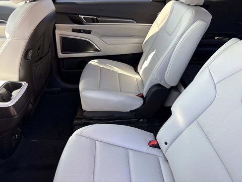 New 2025 Kia Telluride S image 18