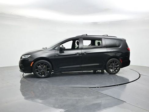 Used 2021 Chrysler Pacifica Touring w/ S Appearance Package FWD image 6